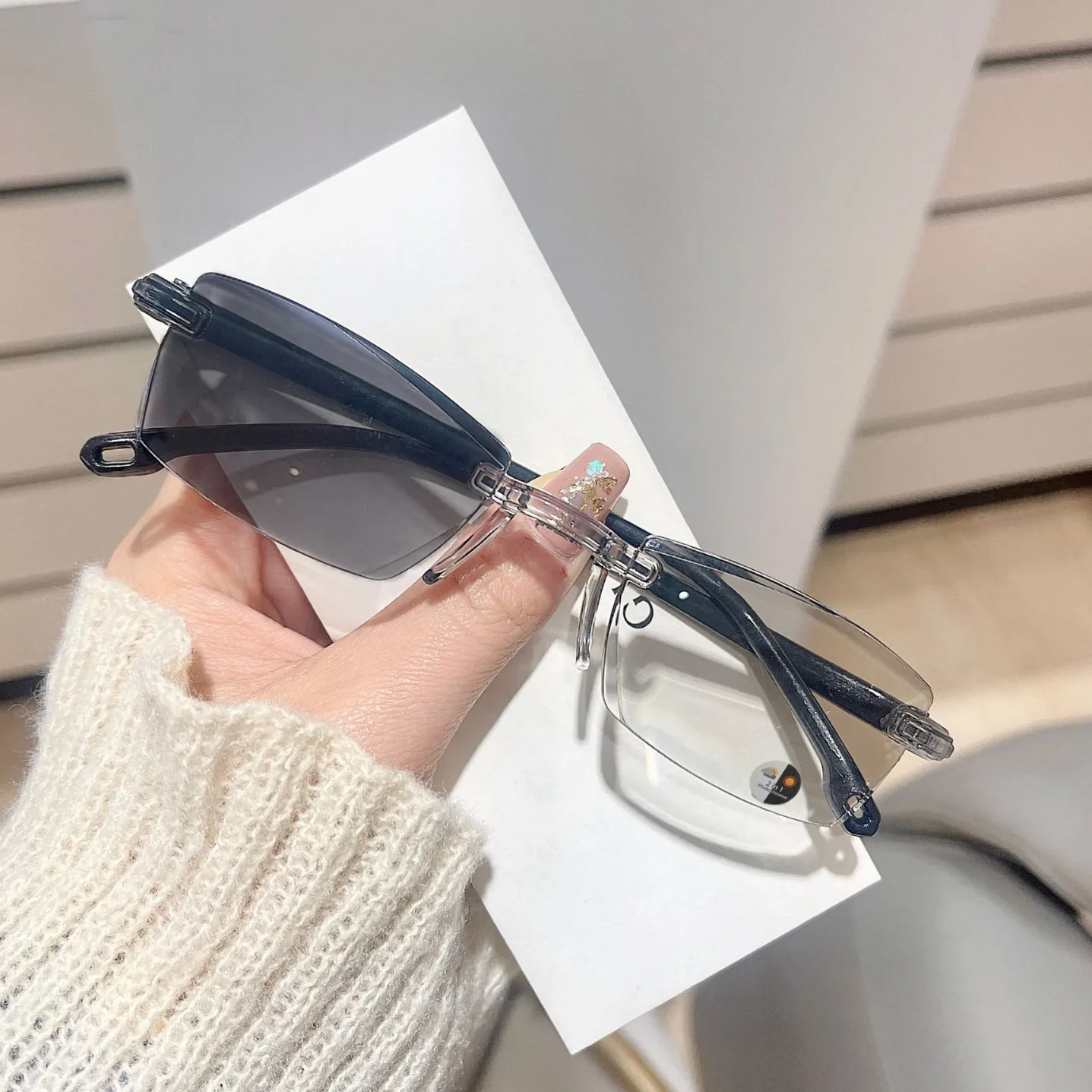 Smart Glasses Men Reading Glasses With Photochromic Color Changing Lens Anti Blue Light Glasses With Automatic Adjustment