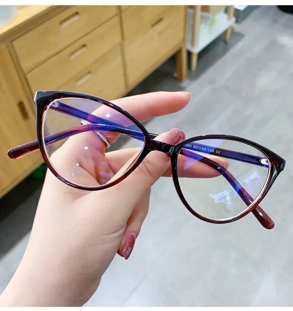 Vintage Cat Eye Glasses for Women: Transparent & Blue Light Filtering - Image 2