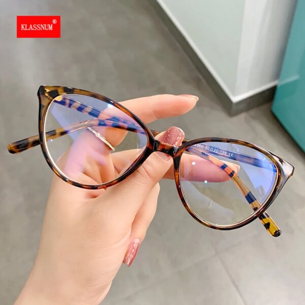 Vintage Cat Eye Glasses for Women: Transparent & Blue Light Filtering