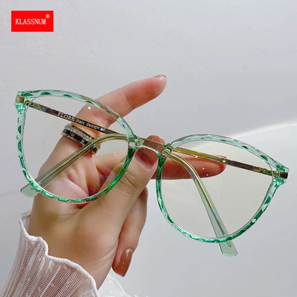 Fashionable Cat Eye Glasses for Women with Blue Light Blocking - Image 3