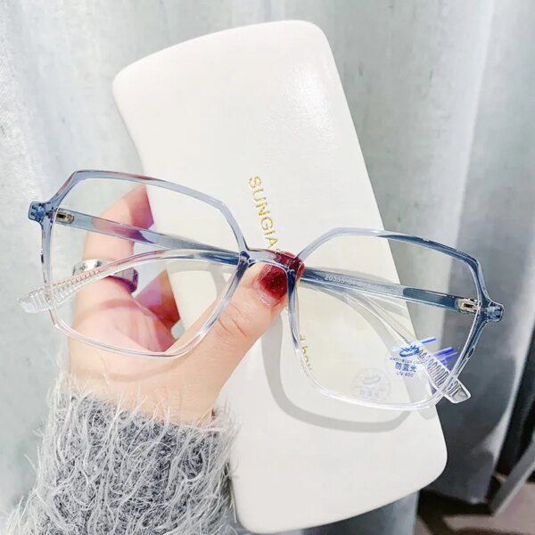 Women's Transparent Glasses with Blue Light Protection: Large Square Frame & Zero Lens - Image 5